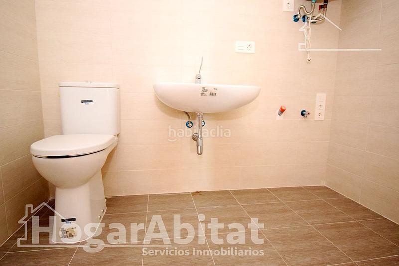 Foto 29ac02cf-f134-49c8-88cf-7a852eea727a. Piso a estrenar! con piscina, terraza esquinera y garaje en primera línea de playa en Oropesa del Mar