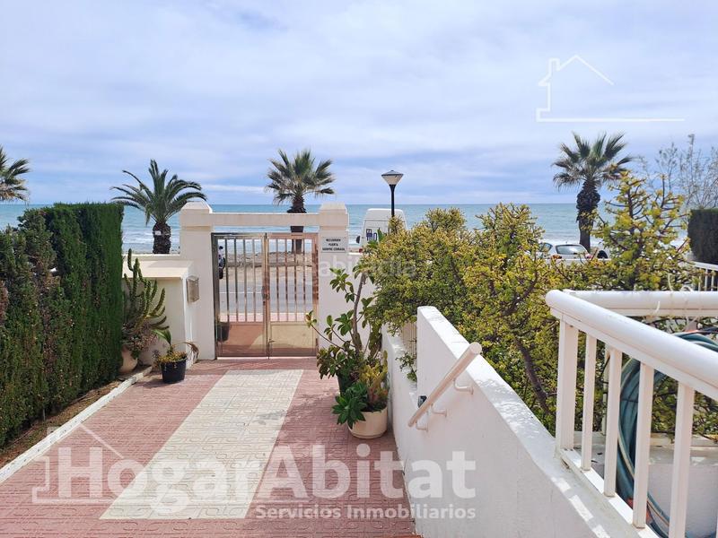 Foto f1ad0665-7afa-4c7e-8d44-34a80e734a80. Piso a estrenar! con piscina, terraza esquinera y garaje en primera línea de playa en Oropesa del Mar
