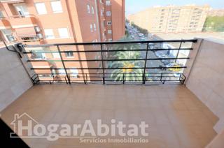 Pis  Avenida primer de maig. Reformado con terraza y ascensor