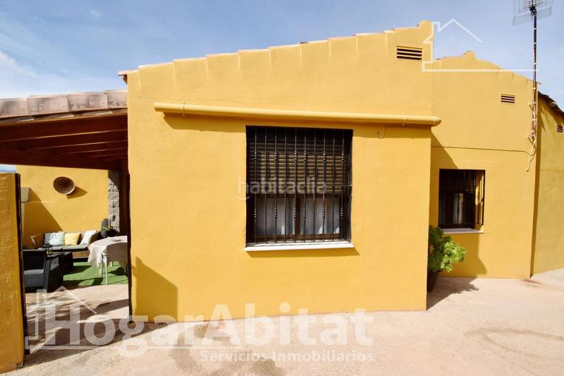 Foto 5538b65c-f380-4808-94fc-09021b8ab54c. Chalet  seminuevo con terraza y garaje en Borriol