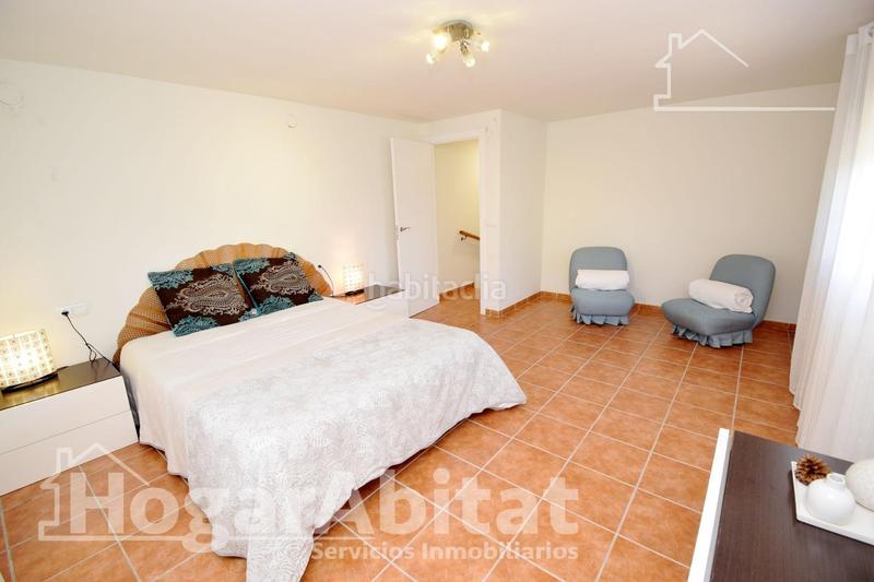 Foto 76fa7281-1869-40a9-a25d-82ae29d8bc7a. Chalet  seminuevo con terraza y garaje en Borriol