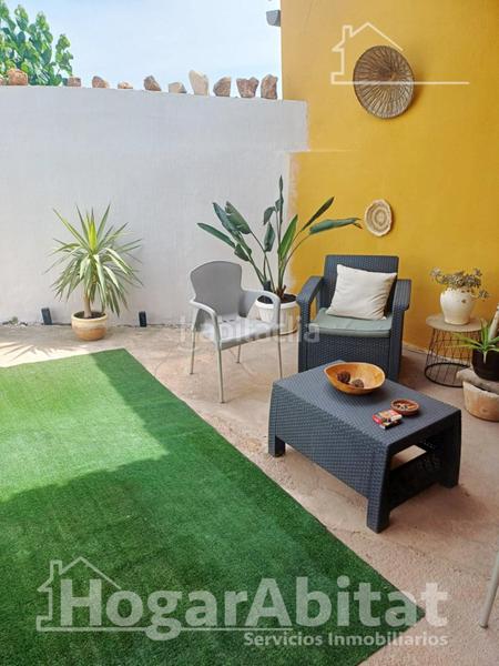 Foto 94beddeb-ee8e-4e8a-89f4-79a4a6d6bad4. Chalet  seminuevo con terraza y garaje en Borriol