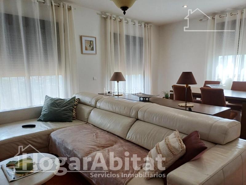 Foto a5a880af-3cc2-4f07-93a9-4d66e680ba3a. Chalet  seminuevo con terraza y garaje en Borriol