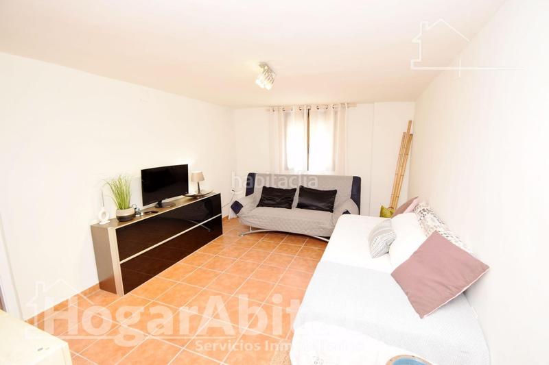 Foto df86d37e-a138-4ebf-a683-68e9464e3186. Chalet  seminuevo con terraza y garaje en Borriol