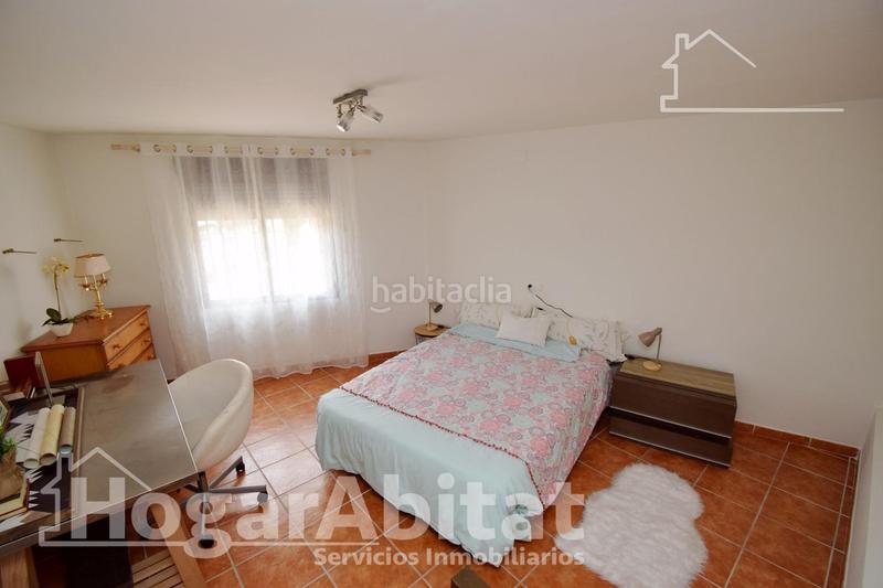 Foto e2e08fc4-09c3-419f-9538-2042270a508d. Chalet  seminuevo con terraza y garaje en Borriol