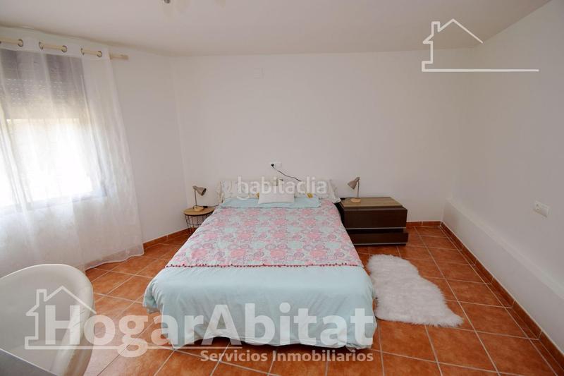 Foto f5351abb-d0d9-494c-aef8-8774ed529d21. Chalet  seminuevo con terraza y garaje en Borriol