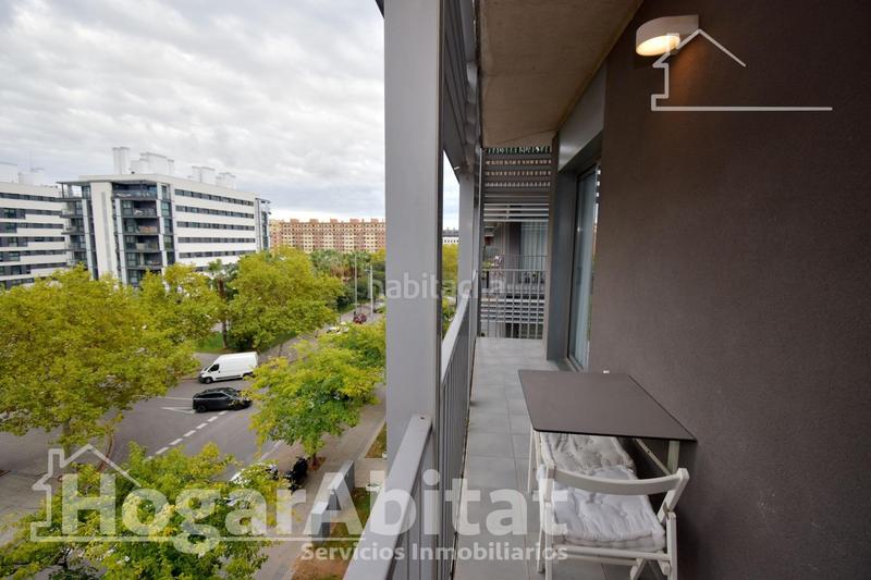 Foto 0384dc91-8cf5-45d6-9c75-53660d85df0c. Piso seminuevo y esquinero en residencial con garaje y terraza en Castellón de la Plana