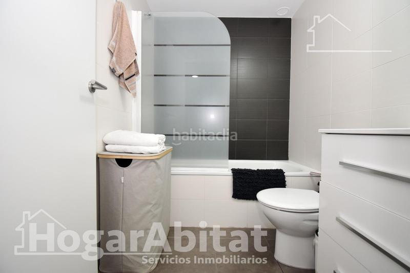 Foto 06292f56-ff87-4d5e-b550-5d204de44690. Piso seminuevo y esquinero en residencial con garaje y terraza en Castellón de la Plana