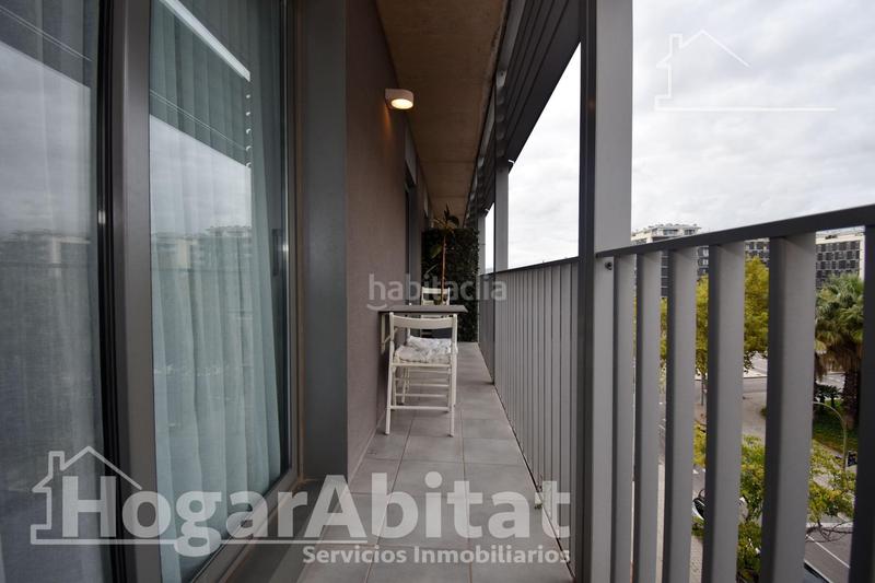 Foto 4c510eae-d6ad-44db-98cd-bd11c7cd1575. Piso seminuevo y esquinero en residencial con garaje y terraza en Castellón de la Plana