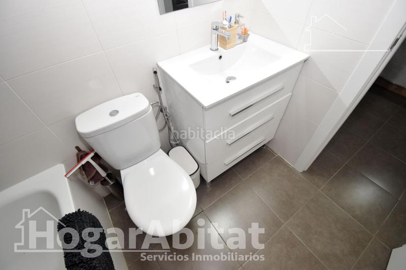 Foto 4ca12c62-a290-469d-ab15-9c09ac0346e9. Piso seminuevo y esquinero en residencial con garaje y terraza en Castellón de la Plana