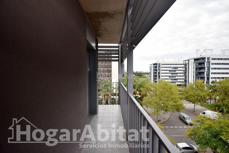 Foto 756e12b7-6694-42cc-98f8-8595faa35f6a. Piso seminuevo y esquinero en residencial con garaje y terraza en Castellón de la Plana