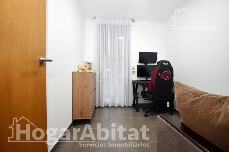 Foto a0006e74-ca2d-4238-b25e-185245701a21. Piso seminuevo y esquinero en residencial con garaje y terraza en Castellón de la Plana