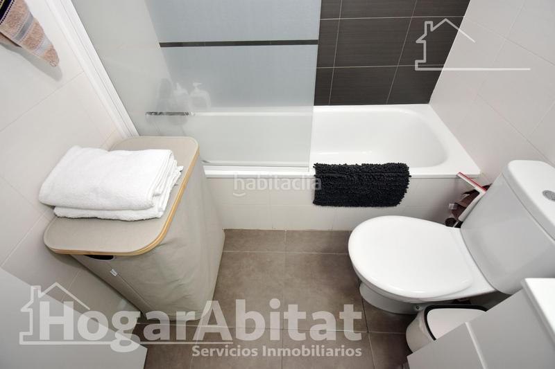 Foto b4da8d10-9789-4856-8e95-729209b8f13d. Piso seminuevo y esquinero en residencial con garaje y terraza en Castellón de la Plana