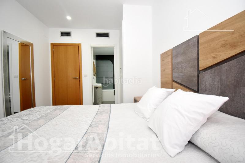 Foto ba695f96-b187-443b-a998-08a078aee8c5. Piso seminuevo y esquinero en residencial con garaje y terraza en Castellón de la Plana