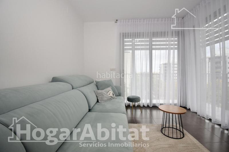 Foto c53544ba-cecf-453d-bd26-bd9d2016eea7. Piso seminuevo y esquinero en residencial con garaje y terraza en Castellón de la Plana