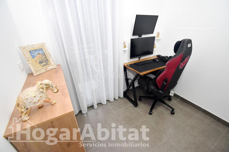 Foto c9d16996-342c-475c-807c-50bc1850738a. Piso seminuevo y esquinero en residencial con garaje y terraza en Castellón de la Plana