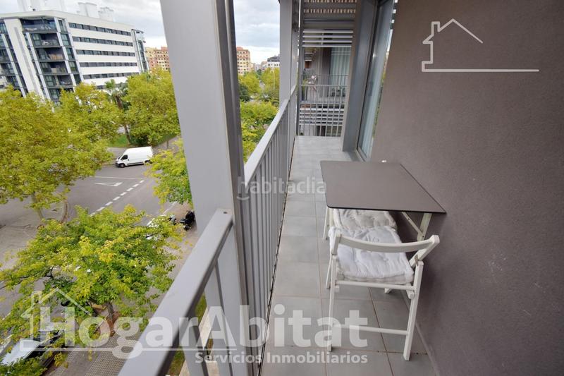 Foto d9d955ac-3b99-453d-a58c-a535891c9d32. Piso seminuevo y esquinero en residencial con garaje y terraza en Castellón de la Plana