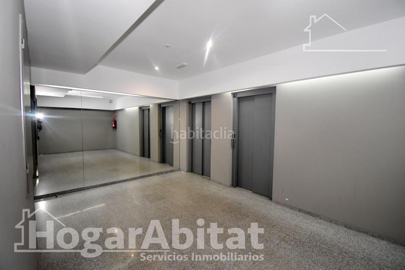 Foto df1fcec7-0fa2-42ff-b691-513ad3ee4901. Piso seminuevo y esquinero en residencial con garaje y terraza en Castellón de la Plana