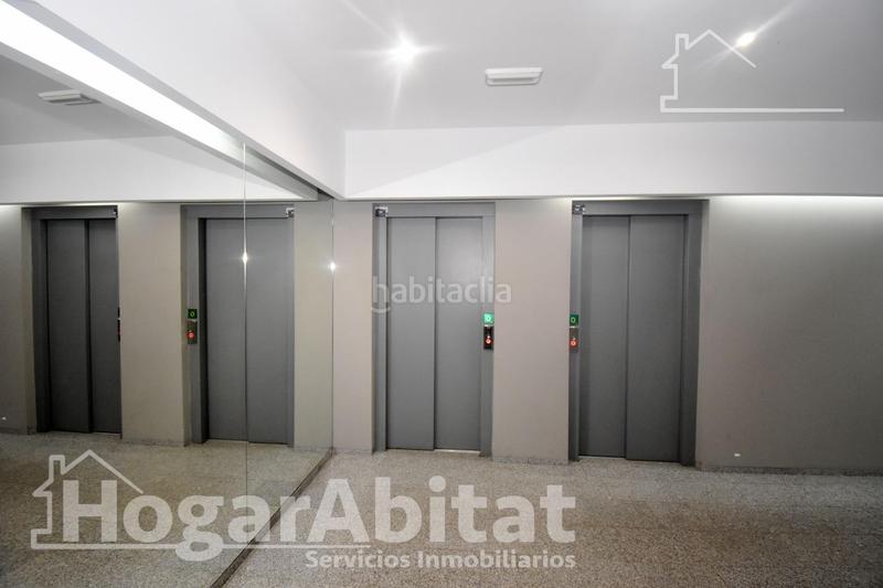 Foto f8121d75-3e42-403d-a8bb-04122bafaf83. Piso seminuevo y esquinero en residencial con garaje y terraza en Castellón de la Plana