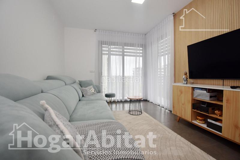 Foto fd7499ed-9f6e-420d-9eb5-f34dabbb5d40. Piso seminuevo y esquinero en residencial con garaje y terraza en Castellón de la Plana