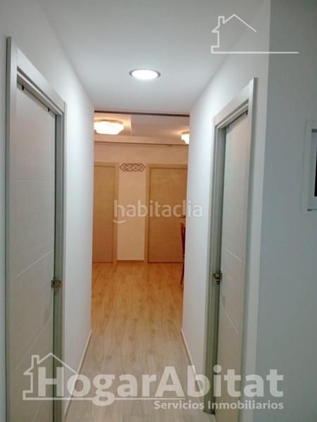 Foto b14fb069-8236-4361-a17a-6c1305cf0caf. Piso muy amplio y reformado junto al centro de salud en Alzira