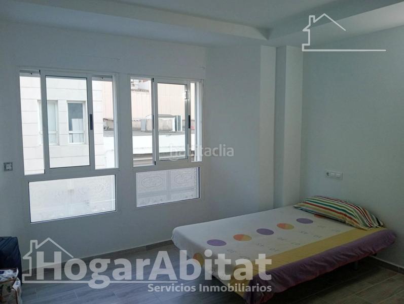 Foto b44494ef-e8c4-409c-81a0-d3b97616e41a. Piso muy amplio y reformado junto al centro de salud en Alzira