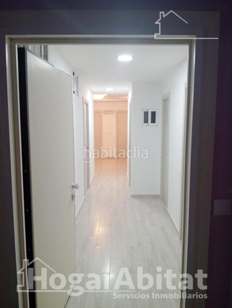 Foto e6abc26f-287b-49c1-a6d5-8f3891f742bd. Piso muy amplio y reformado junto al centro de salud en Alzira