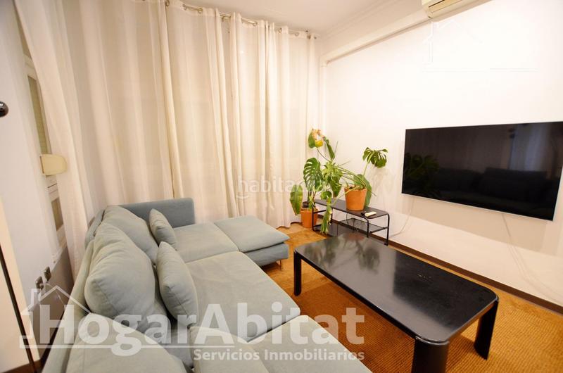 Foto 53d8fbda-be30-4fcf-a2b6-87073c6f2f62. Piso cerca del puerto! amplio, bonito y luminoso con balcón en Alicante