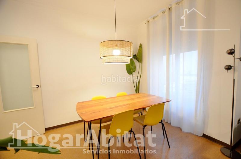 Foto 7d152dfb-44ab-4efa-b506-ffb9b43a905c. Piso cerca del puerto! amplio, bonito y luminoso con balcón en Alicante