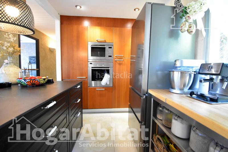 Foto c5ec8057-bf72-4a52-846f-f045d03132a9. Chalet  totalmente reformado! amplio con 4 viviendas independientes y piscina privada en Gandia