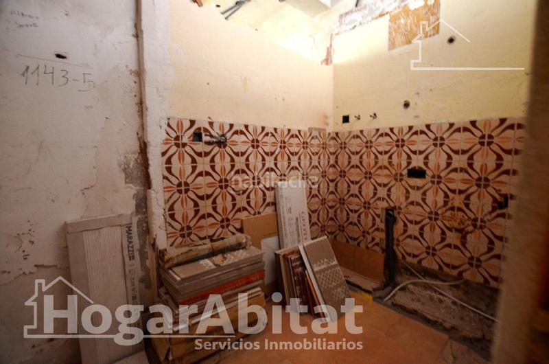 Foto 48603aa2-c17c-497d-a12e-161e9ccc1585. Piso con muchas posibilidades para hacer tu hogar de sueño en Alicante