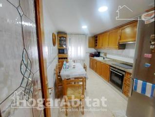 Pis  Calle moro. Muy amplio con 4 dormitorios y balcón