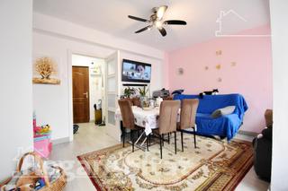 Pis  Calle maestro chapí. Todo exterior con balcón en el centro