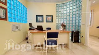 Appartement  Calle alzira. Espacioso piso con terraza acristalada y trastero en el centro