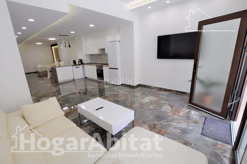 Foto 1beeec82-7aef-41f2-9ff8-cb742d10a717. Piso reforma a estrenar con terraza y licencia turistica en Valencia