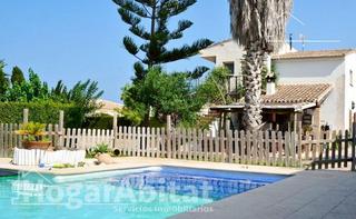 Casa  Partida la bomba. Espectacular! chalet seminuevo con piscina privada, garaje y par