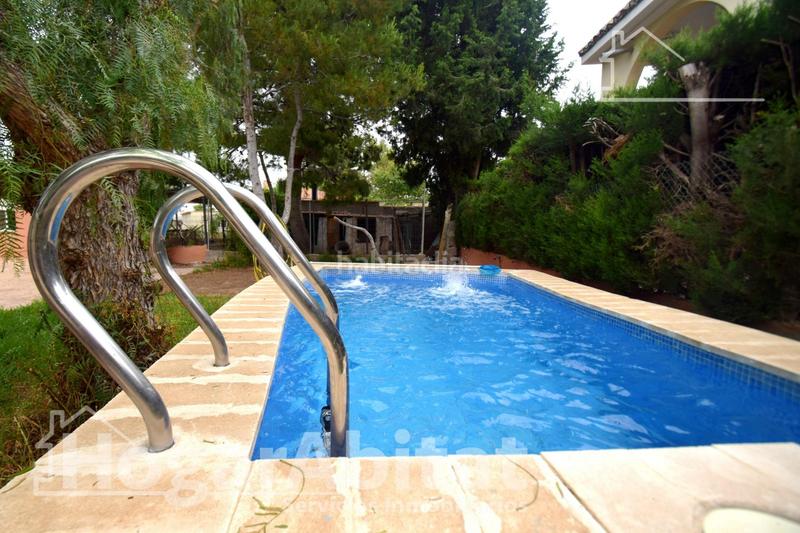 Foto 050c4460-237d-441f-b0c9-7896dd89ecf6. Chalet  reformado con piscina, garaje, terraza y barbacoa en Llíria