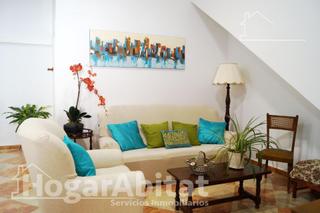 Haus  Calle governador. Amplia casa con dos terrazas y balcón en el centro