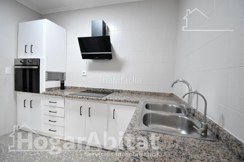 Foto 8b7ebd2e-bc0a-4588-8f6c-c3db44f77549. Piso en el corazón ! amplio y exterior con terraza, junto a la av de alicante en Bellreguard