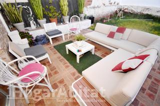 Pis  Calle castell. Preciosa planta baja reformada con gran terraza y garaje