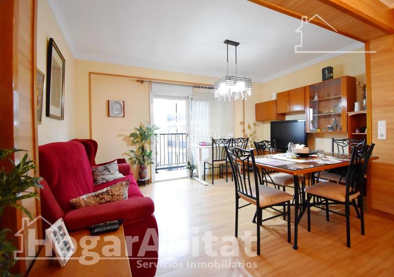 Foto 05d28348-558c-44e7-a59d-3580cd856f7d. Pis a Oliva pueblo Oliva