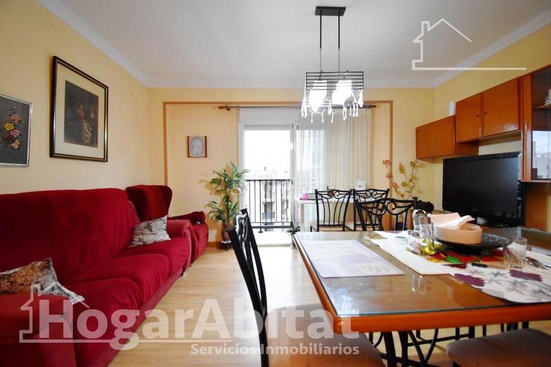 Foto 9c011a5e-c3ff-4c45-b8fe-0b9e99cd4d9c. Pis a Oliva pueblo Oliva