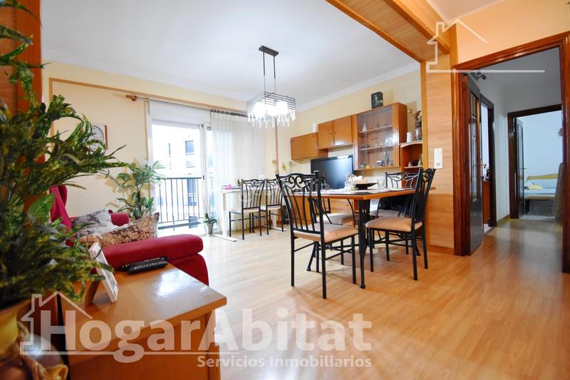 Foto fc7b8a6d-1d70-46a1-aa21-d39f55f1f6af. Pis a Oliva pueblo Oliva