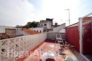 Casa  Calle la torre de la reina. Oportunidad! casa con terraza para hacer a tu hogar de sueño