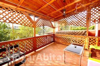 Xalet  Calle enmig. Villa seminueva con piscina, terraza y gran jardín