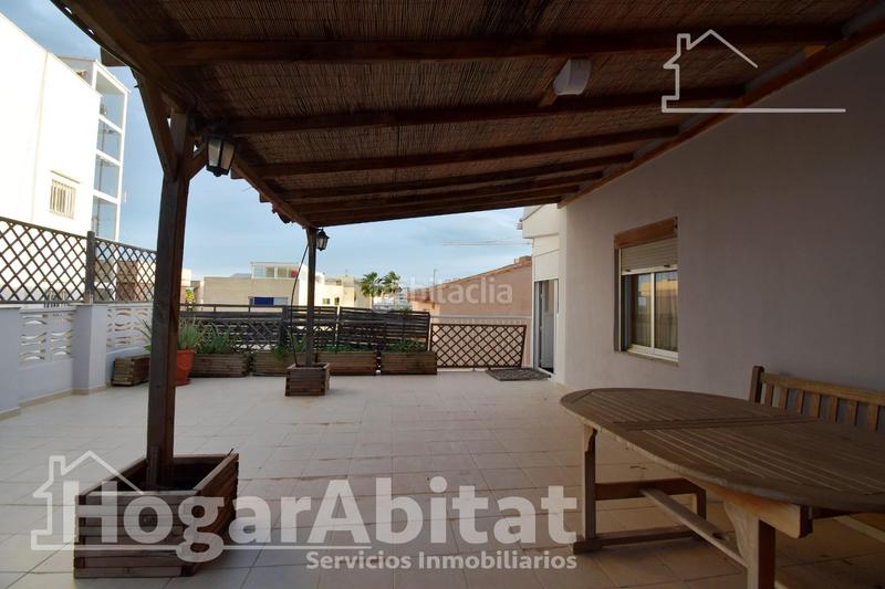 Foto f58be5a0-fb57-4a6f-a410-58df29da1c12. Dachwohnung mit parking in Piles