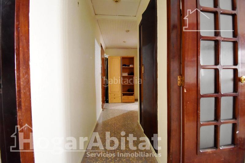 Foto 3a4477c8-19e7-40d1-917c-84b67c386180. Piso muy amplio y luminoso con ascensor y balcón en Bellreguard