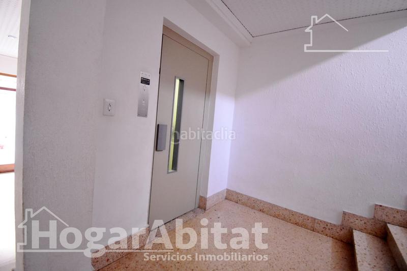 Foto c01e425d-cd1a-4b02-b627-1816e7d090e0. Piso muy amplio y luminoso con ascensor y balcón en Bellreguard