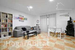 Casa  Avenida constitucion. Espaciosa casa con terraza y balcón