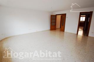 Appartement  Calle guitarrista fortea. Amplio, alto y muy luminoso con garaje y balcón, cerca del centr